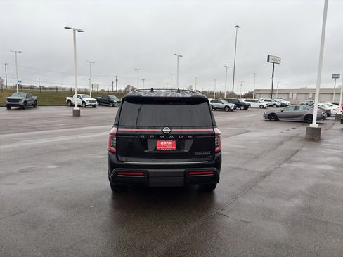 Used 2025 Nissan Armada Platinum Reserve image 4