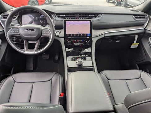 New 2025 Jeep Grand Cherokee Limited w/ Luxury Tech Group II image 31