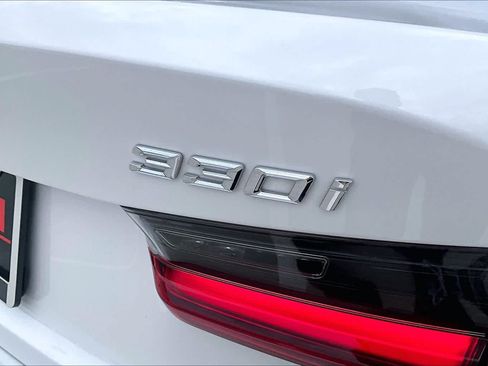 Used 2025 BMW 330i Sedan w/ M Sport Package RWD image 9