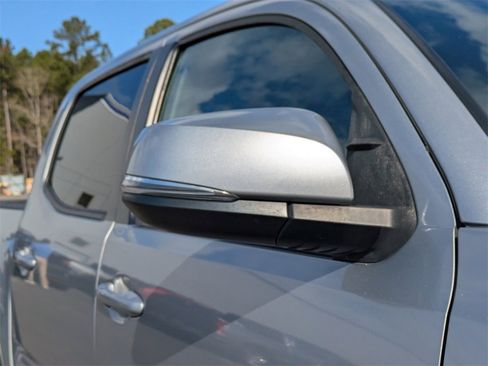 Used 2017 Toyota Tacoma TRD Sport image 9