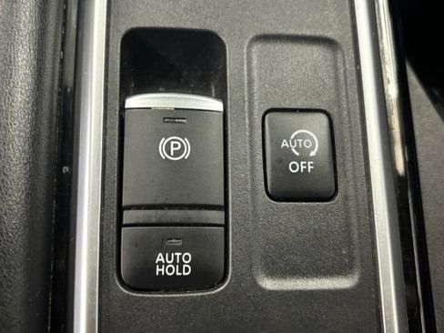 Used 2022 Nissan Pathfinder SV AWD/4WD image 32