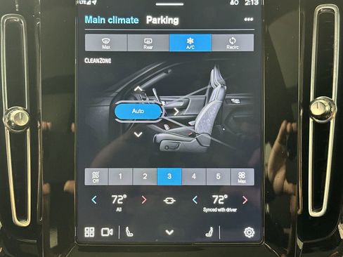 Used 2024 Volvo XC40 B5 Plus image 23