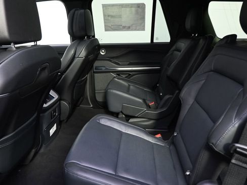 New 2026 Lincoln Navigator Reserve AWD/4WD image 21