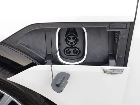 Used 2024 Cadillac Lyriq Tech w/ Driver Assist Package AWD/4WD image 20