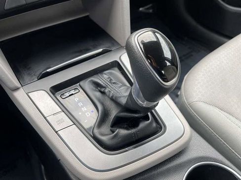 Used 2017 Hyundai Elantra SE image 71