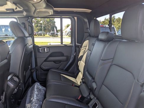 New 2025 Jeep Gladiator Sport image 14