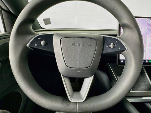 Used 2026 Tesla Model Y AWD image 61
