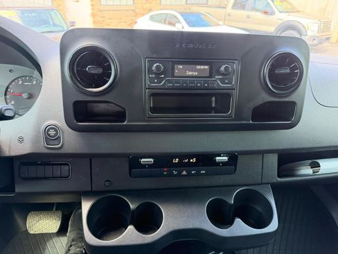 Used 2022 Mercedes-Benz Sprinter 2500 image 25