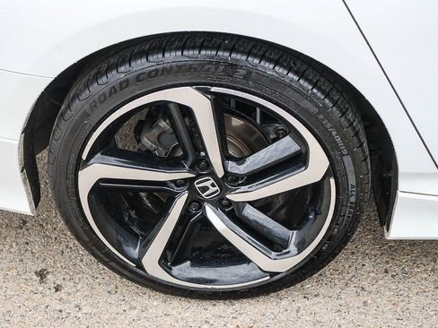 Used 2018 Honda Accord Sport image 13