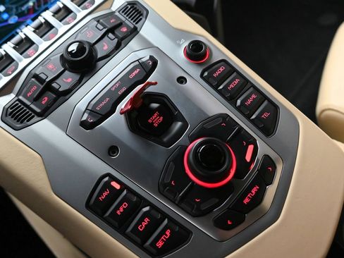 Used 2018 Lamborghini Aventador S AWD/4WD image 20