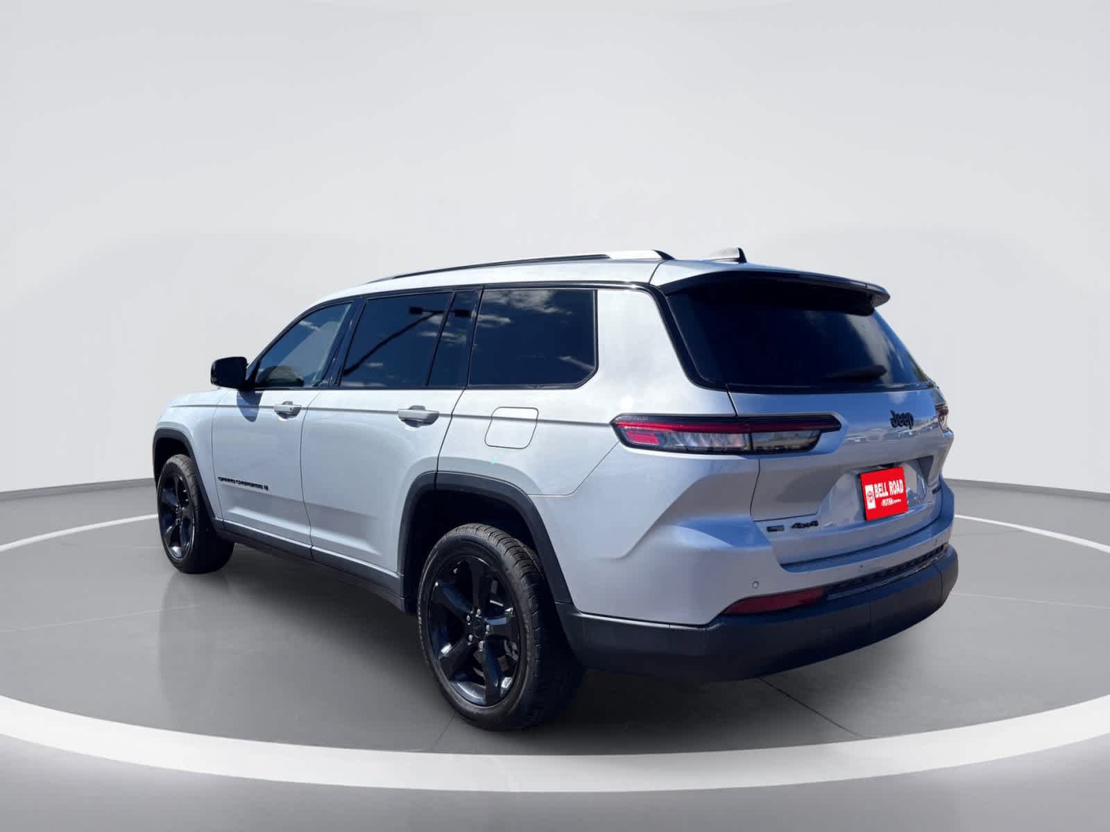 Used 2022 Jeep Grand Cherokee L Limited w/ Black Appearance Package AWD/4WD image 4