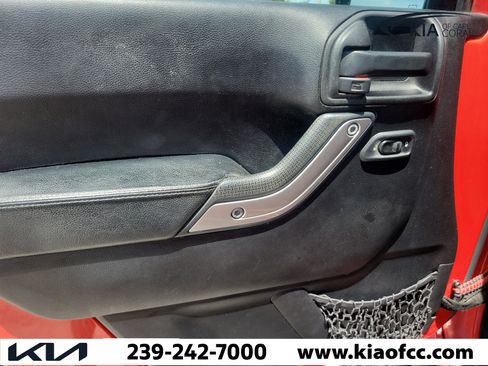 Used 2016 Jeep Wrangler Unlimited Rubicon AWD/4WD image 23