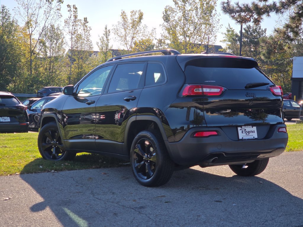 Used 2018 Jeep Cherokee Latitude w/ Altitude Package FWD image 6