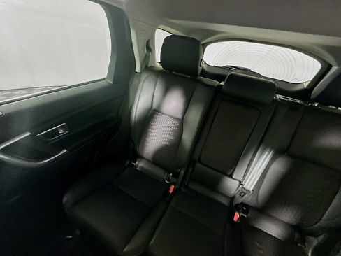 Used 2019 Land Rover Discovery Sport SE image 12