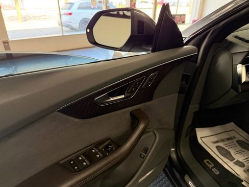 Used 2019 Audi Q8 Prestige w/ Luxury Package AWD/4WD image 18