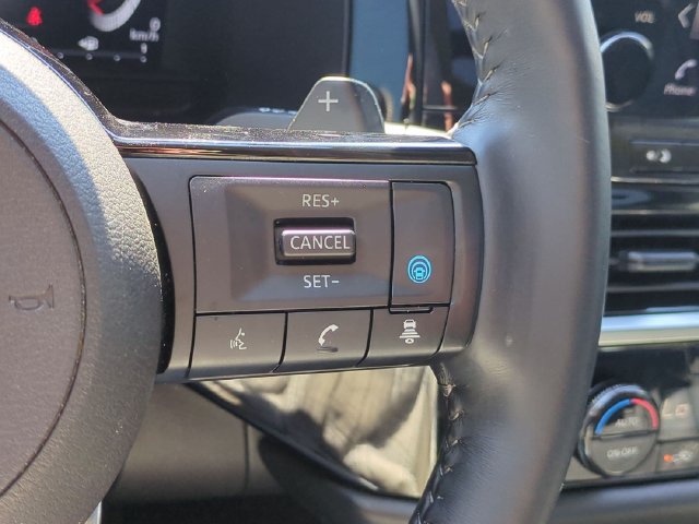 Used 2025 Nissan Pathfinder Platinum AWD/4WD image 18