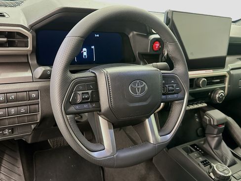Used 2025 Toyota Tacoma TRD Off-Road AWD/4WD image 18