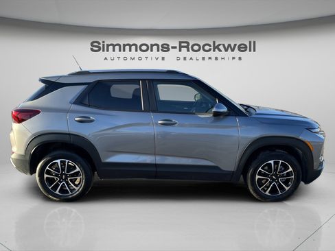 Used 2025 Chevrolet TrailBlazer LT w/ Driver Confidence Package image 8