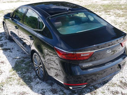 Used 2017 Kia Cadenza Premium w/ Luxury Package FWD image 5