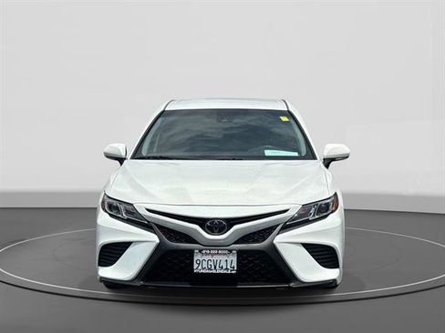 Used 2018 Toyota Camry SE w/ Convenience Package FWD image 2