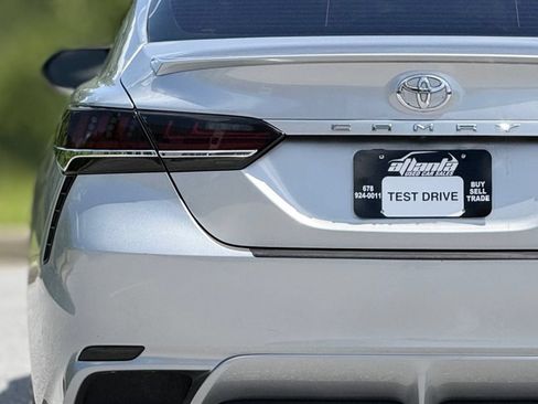 Used 2018 Toyota Camry SE w/ Convenience Package FWD image 16