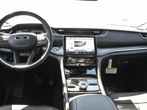 New 2025 Jeep Grand Cherokee Limited image 9