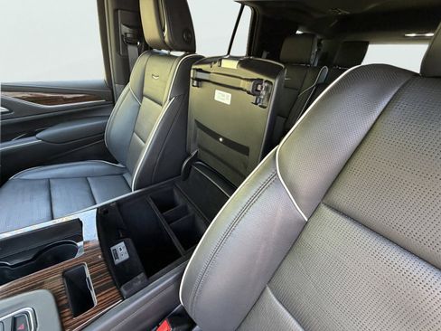 Used 2024 Cadillac Escalade Premium Luxury w/ Performance Package AWD/4WD image 34