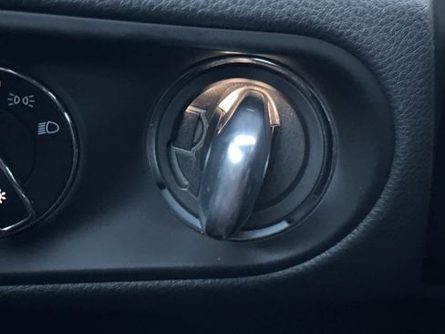 Certified 2025 Porsche Macan image 25