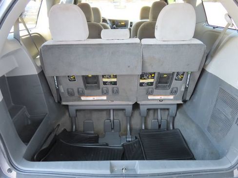 Used 2016 Toyota Sienna LE AWD/4WD image 11