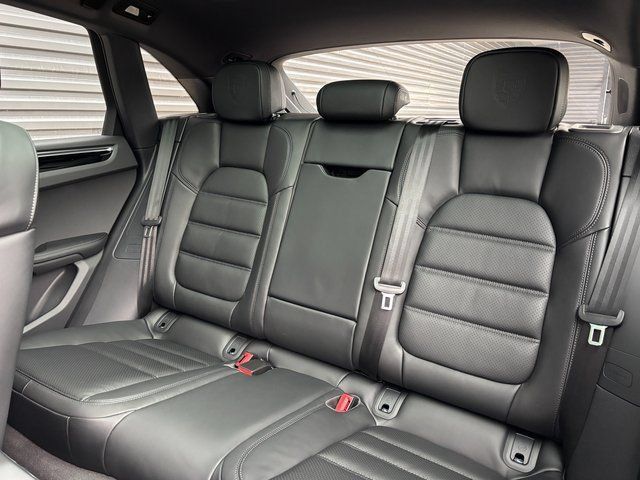 Certified 2026 Porsche Macan AWD/4WD image 25