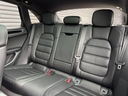 Certified 2026 Porsche Macan AWD/4WD image 25