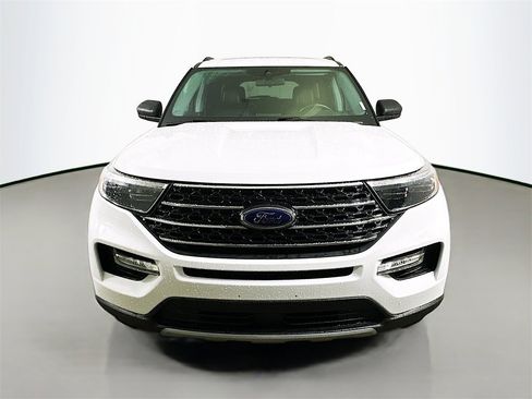 Used 2020 Ford Explorer XLT w/ Equipment Group 202A image 2