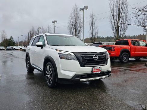 New 2025 Nissan Pathfinder Platinum image 3