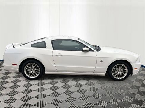 Used 2013 Ford Mustang Premium image 6