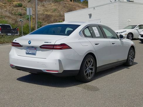 Used 2026 BMW i5 eDrive40 w/ Premium Package RWD image 27