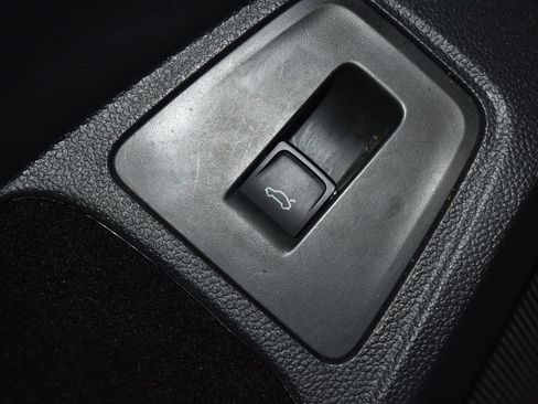 Certified 2024 Volkswagen Tiguan SE R-Line image 6