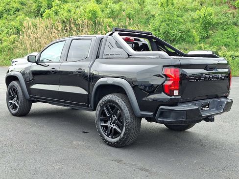 Used 2025 Chevrolet Colorado Trail Boss w/ Midnight Edition AWD/4WD image 4