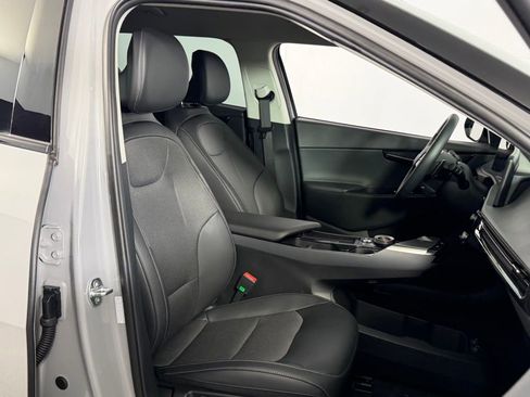 Used 2025 Kia EV6 Light w/ Light LR Technology Package image 31