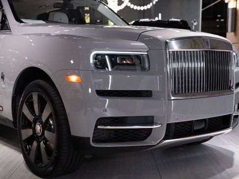 Used 2023 Rolls-Royce Cullinan w/ Cullinan Package image 47