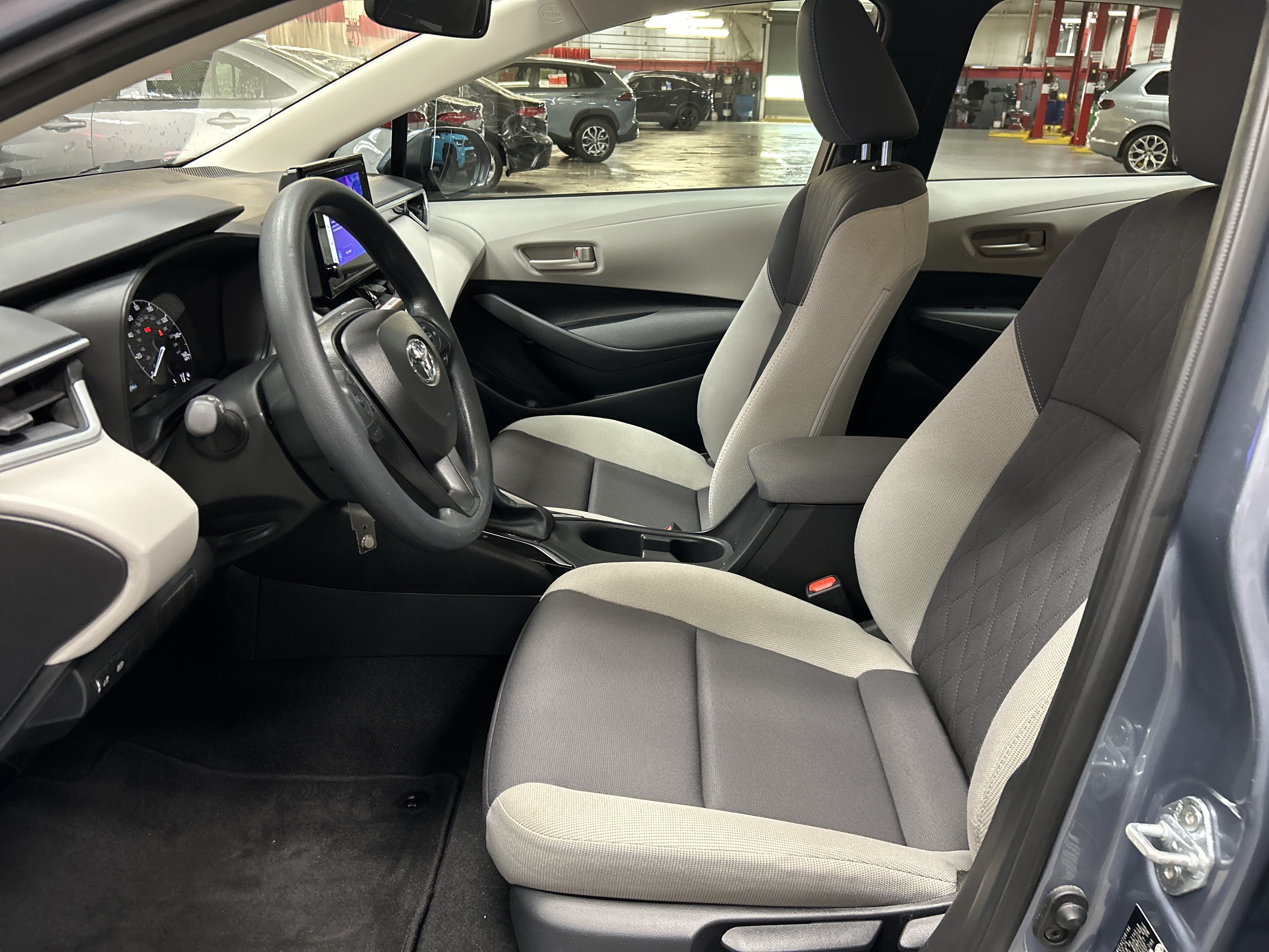Used 2025 Toyota Corolla LE FWD image 16