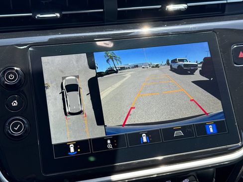 Used 2023 Chevrolet Bolt EUV Premier w/ Sun & Sound Package FWD image 18