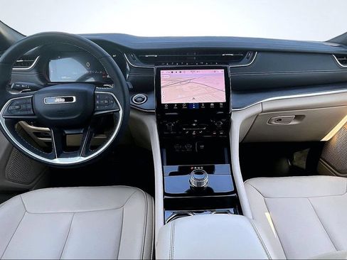 Used 2023 Jeep Grand Cherokee L Limited w/ Luxury Tech Group II RWD image 9