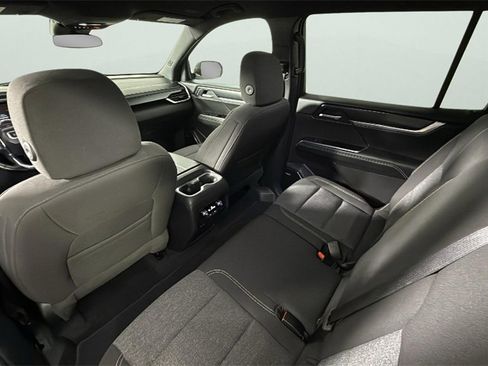 Used 2025 GMC Acadia Elevation image 27