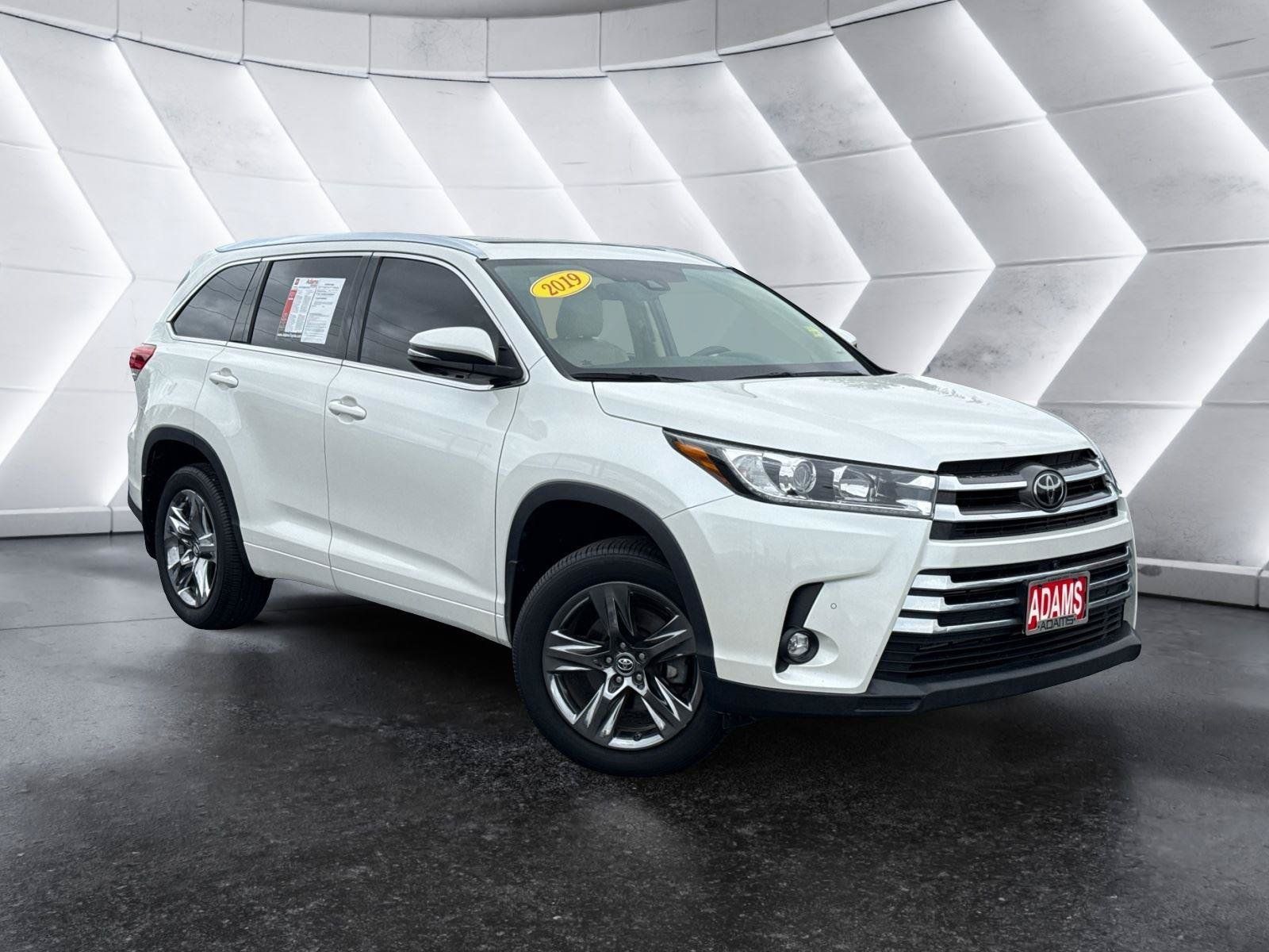 Used 2019 Toyota Highlander Limited Platinum AWD/4WD image 1