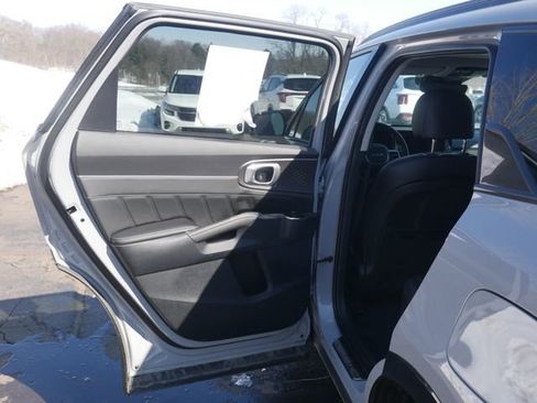 Used 2023 Kia Sorento SX image 19