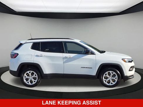 Used 2024 Jeep Compass Latitude AWD/4WD image 7