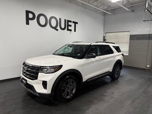 Used 2025 Ford Explorer Active w/ Active Comfort Package AWD/4WD image 2