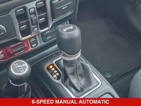 Used 2025 Jeep Wrangler Unlimited Rubicon AWD/4WD image 29