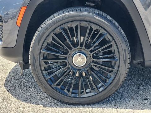 Used 2022 Jeep Grand Cherokee Laredo w/ Luxury Tech Group I AWD/4WD image 10