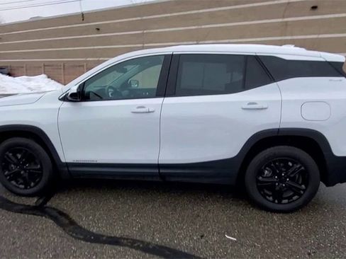 Used 2022 GMC Terrain SLE image 5